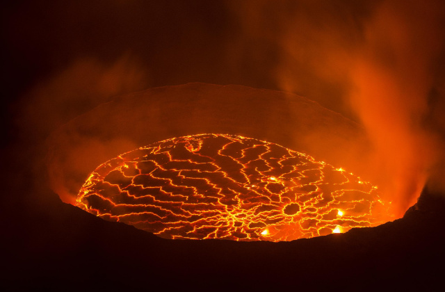 A müon kölcsönhatásai – a titokzatos új erő keresésétől a vulkánok belsejének vizsgálatáig